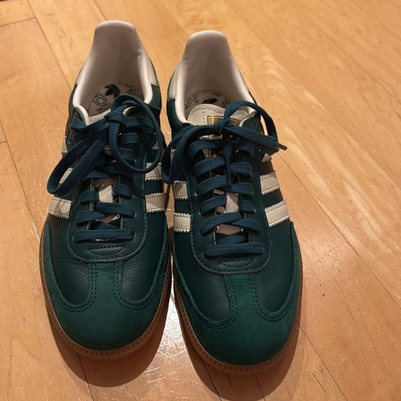 Green adidas samba Women’s 9- like new worn once! - Picture 3 of 4